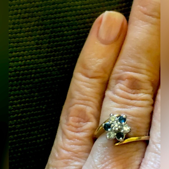 14K Sapphire and Diamond Flower Ring with Yellow Gold - Picture 5 of 6